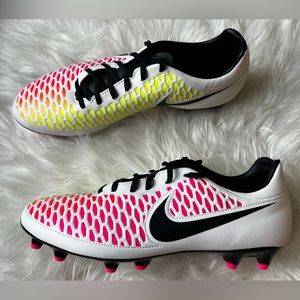 New Nike mens soccer cleats
